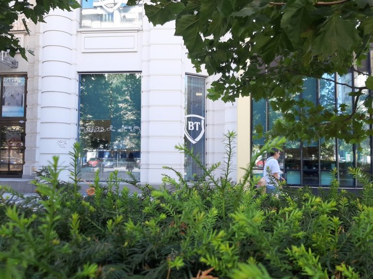 Pot lua un împrumut cu pensie de handicap?