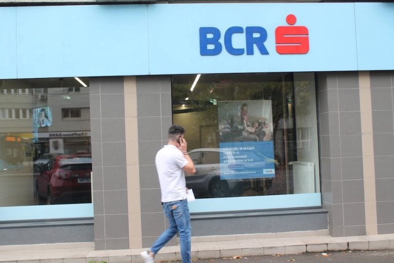 Cum pot plăti rata la creditul BCR, dacă am poprire pe cont?